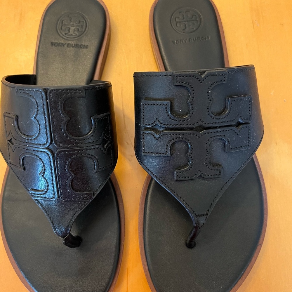 Tory Burch black leather sandals. Size 7